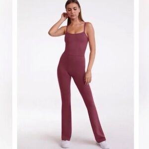 Set Active Sportbody Red Pink Square Neck Flare Leg Jumpsuit Medium